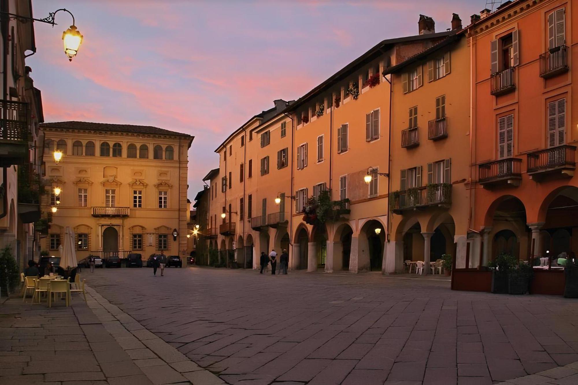 Centro Storico Luminoso Spazio Al Piazzo Biella Exterior photo